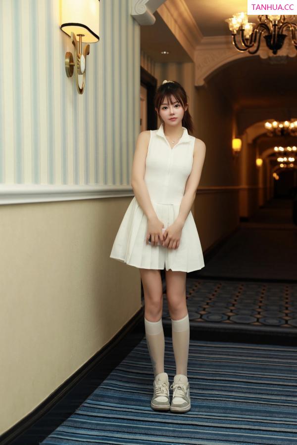 佘贝拉  [XiuRen]高清写真图 2024.06.12 No.8685 佘贝拉Bella 美腿性感第6张图片